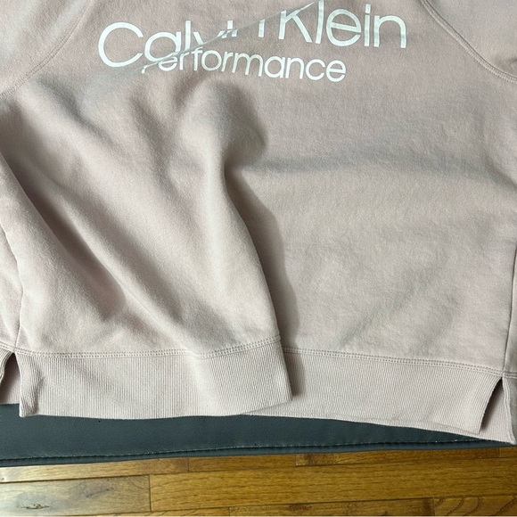 Calvin Klein light pink semi crop sweatshirt,
Size M - Picture 7 of 8